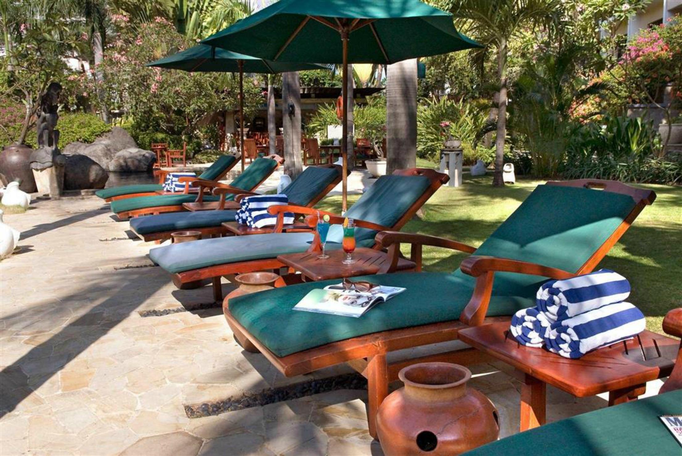 Grand Tropic Suites Hotel Surabaya Eksteriør bilde